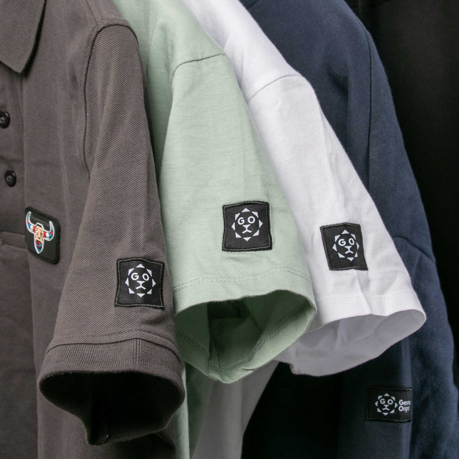 Verschiedene Textilien mit aufgenähtem Logo-Patch – Kollektion von TEXTIL.Team